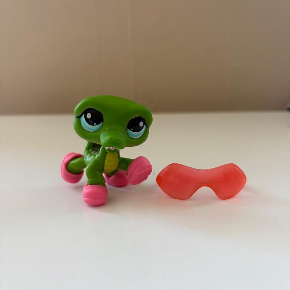 Littlest Pet Shop Crocodile #987 Green Hasbro Authentic Sunglasses Shoes G2